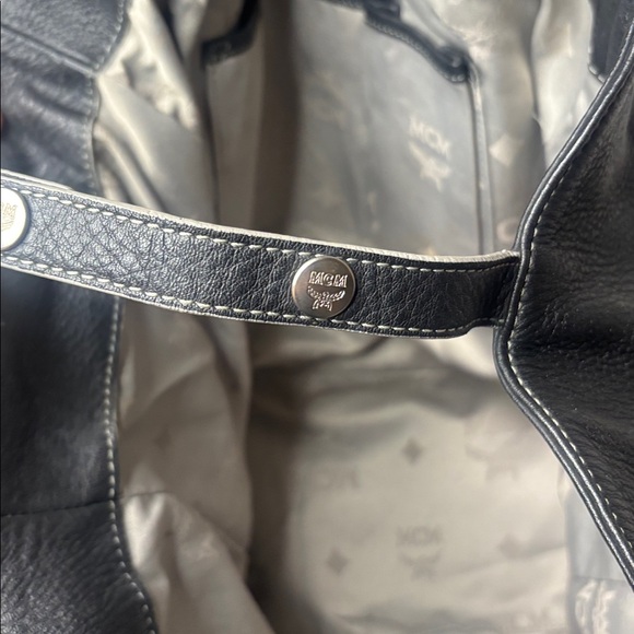 MCM- AUTHENTIC PEBBLED LEATHER EXTRA LARGE HANDBAG - Picture 12 of 15